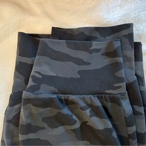 Athleta Salutation Camo Joggers. Size Large